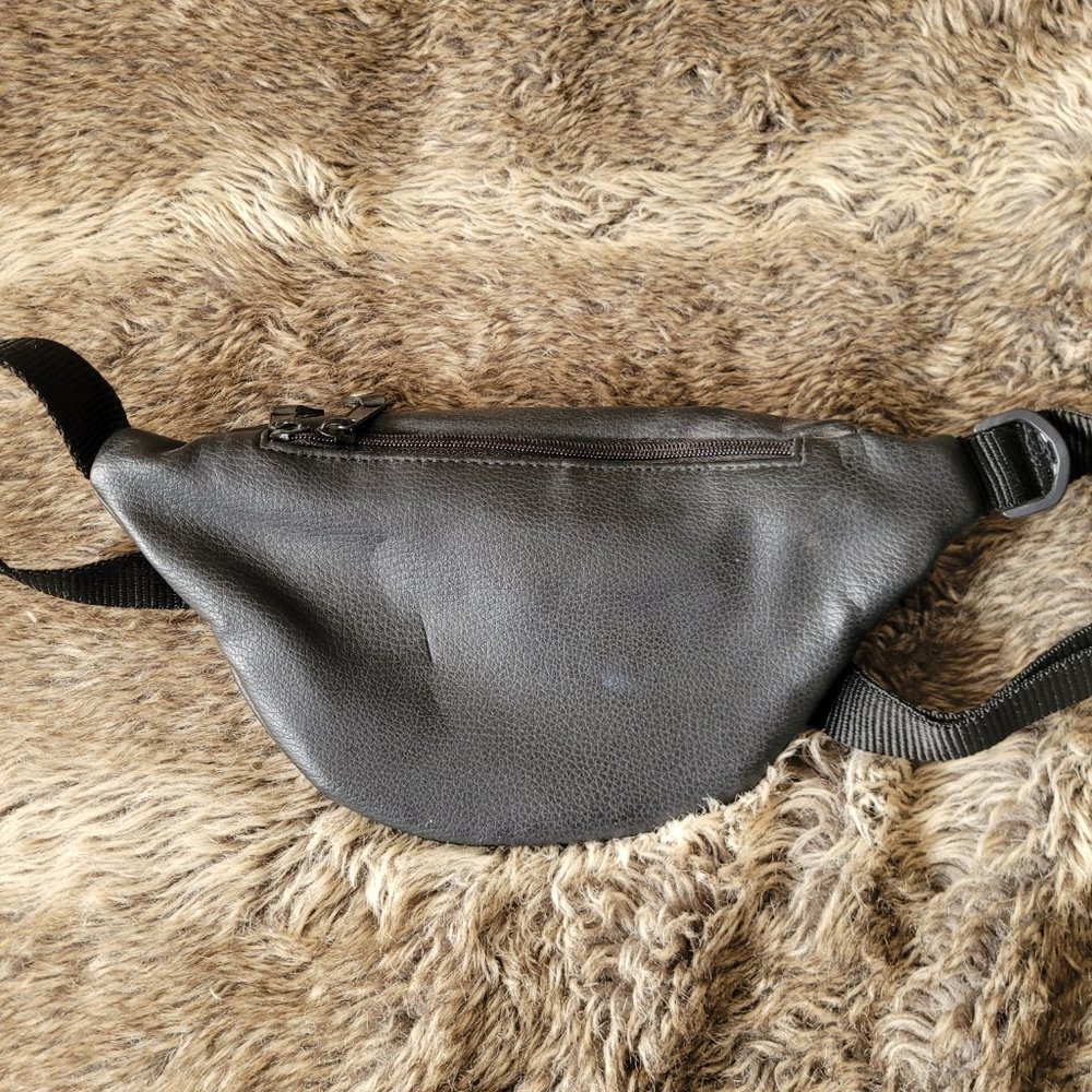 Vintage faux leather Walt Disney World fanny pack - Picture 2 of 3